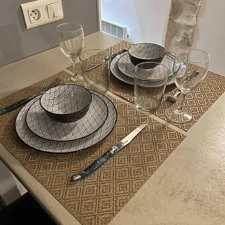 Dans Le Vieil * Antibes